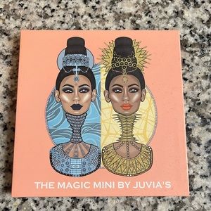 Juvias place eyeshadow palette